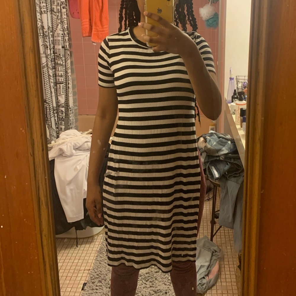 Black and white high slit striped shirt